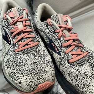 Women’s Size 9 Brooks Adrenaline GTS 21 Running Shoe